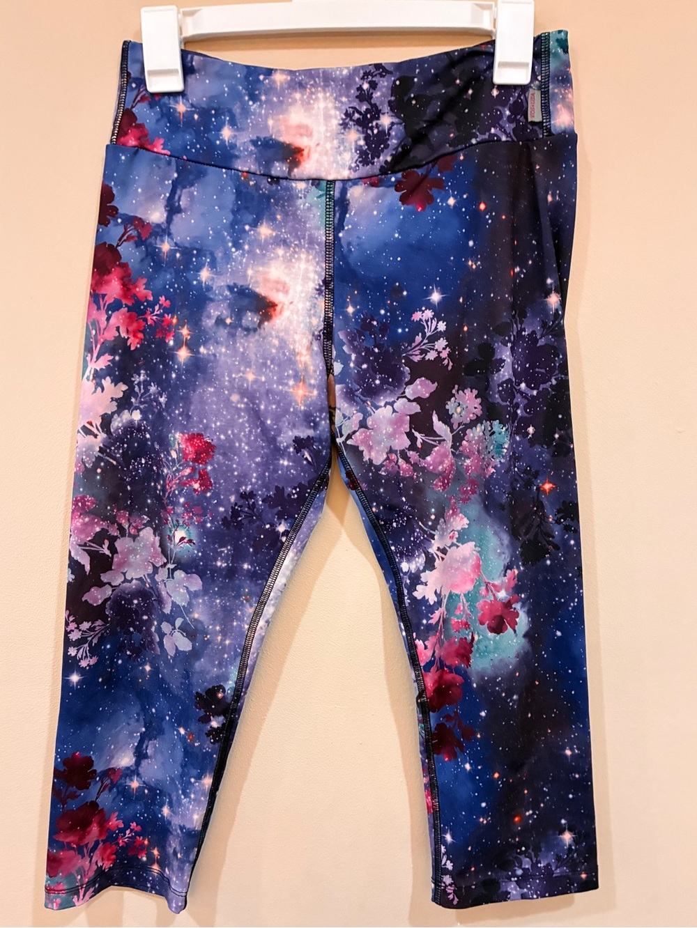 Galaxy Floral Capri Leggings in‎ Blue/Pink